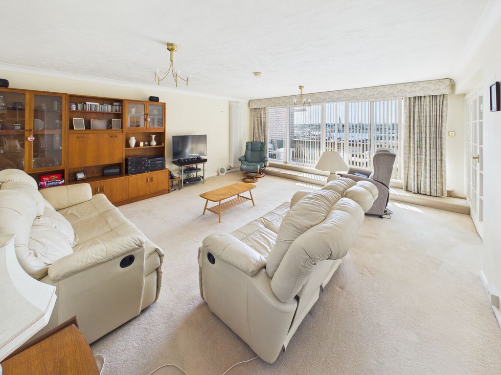 Property photo 3 of 11 Gallery
