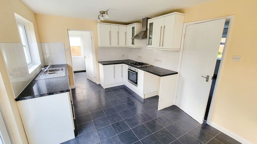 Property photo 2 of 9