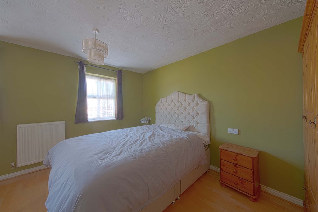 Property photo 3 of 32