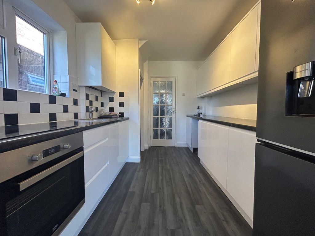 Property photo 1 of 9 3 Bed Semi-Detached House To Rent Grosvenor Avenue, Hayes Ub4