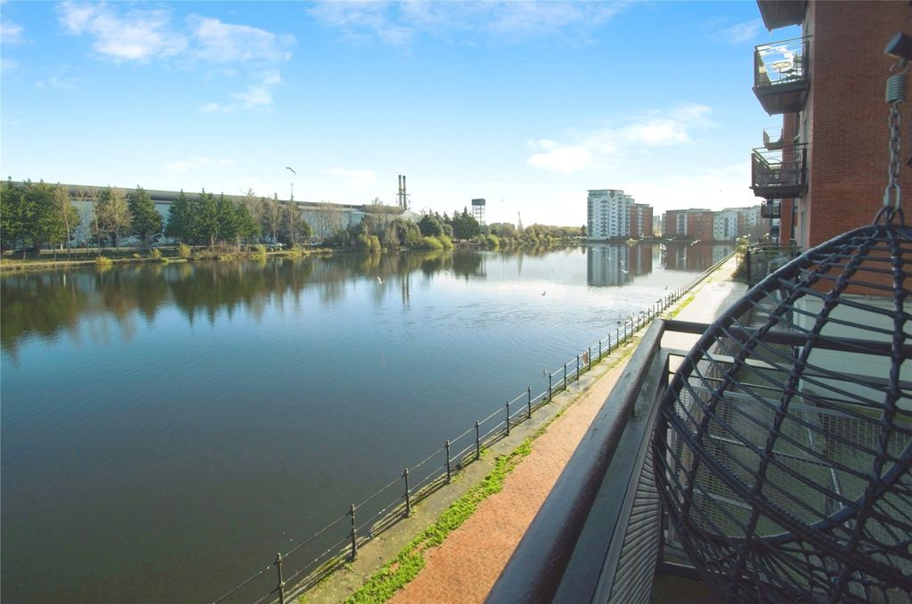 Property photo 3 of 20 Balcony