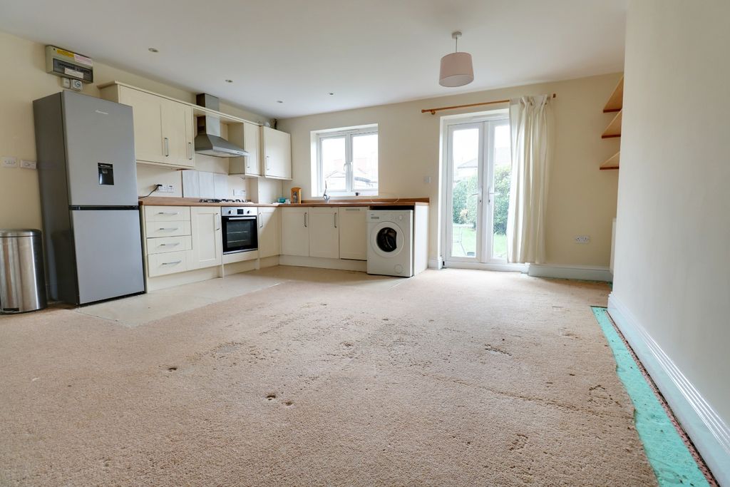 Property photo 2 of 13 4717781