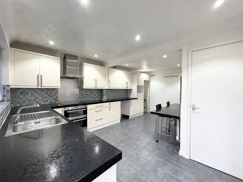 Property photo 2 of 16 Photo 8