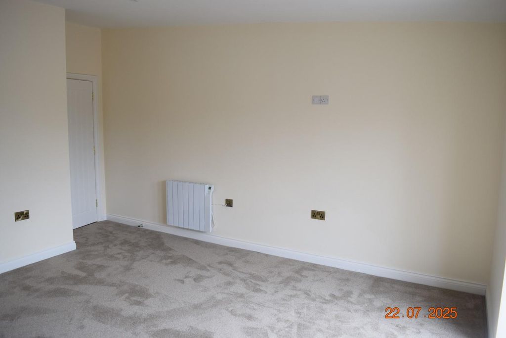 Property photo 1 of 21 Bedroom