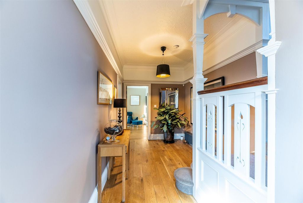 Property photo 2 of 29 34 Warwick Road 056