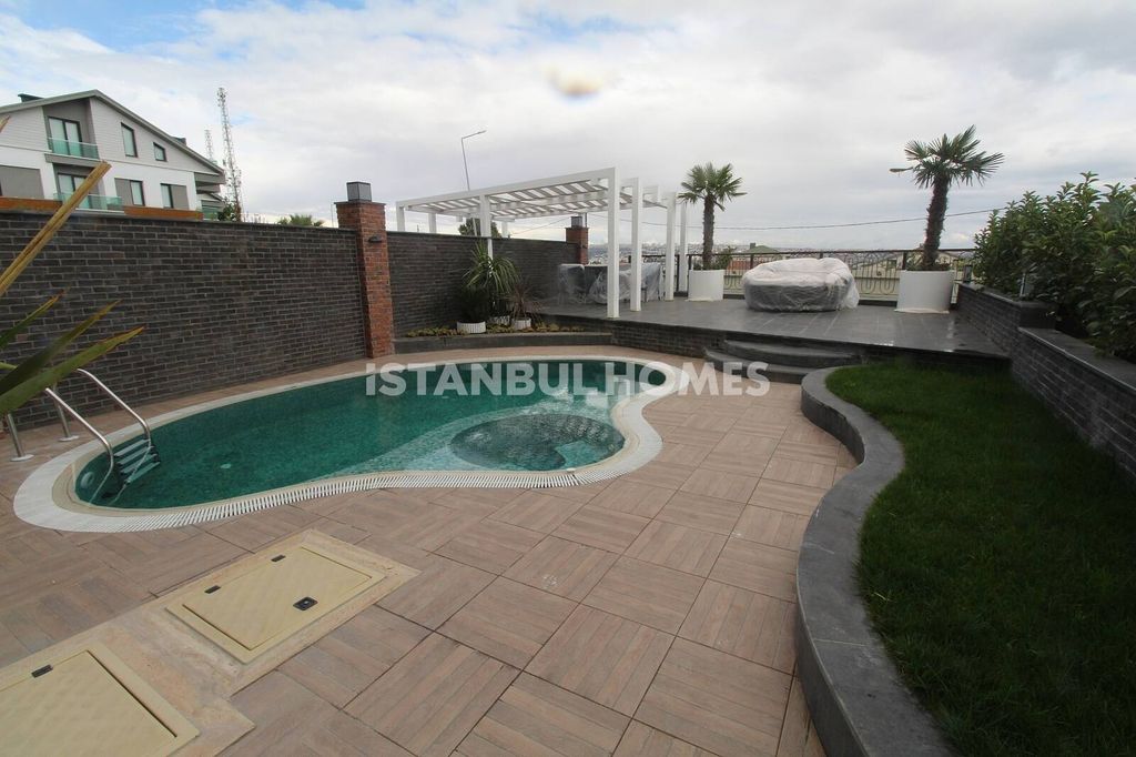 Property photo 3 of 45