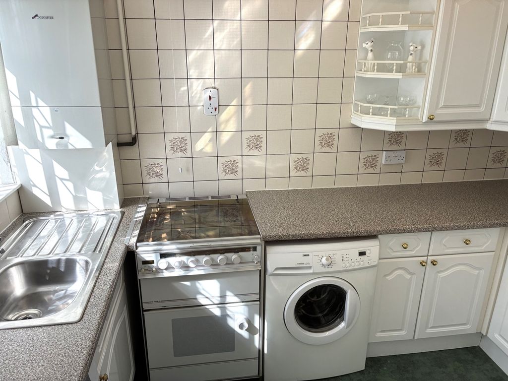 Property photo 3 of 16 Kitchen