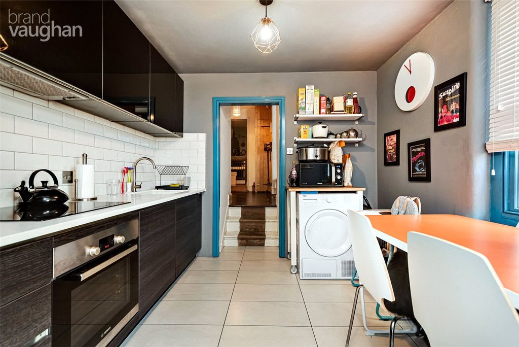 Property photo 3 of 8 Kitchen