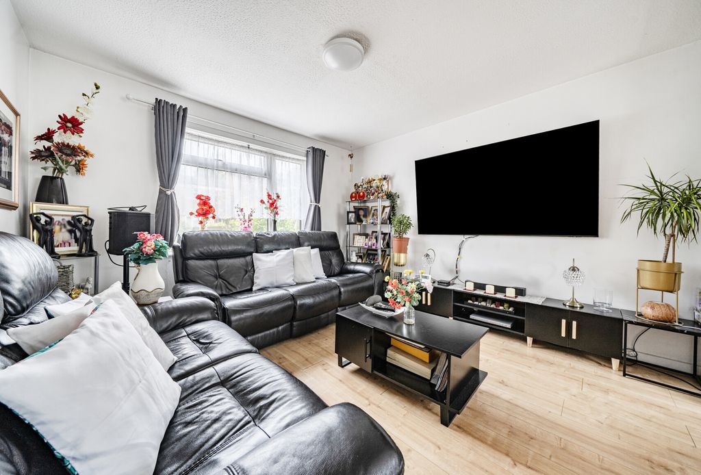 Property photo 3 of 14 Sitting Room