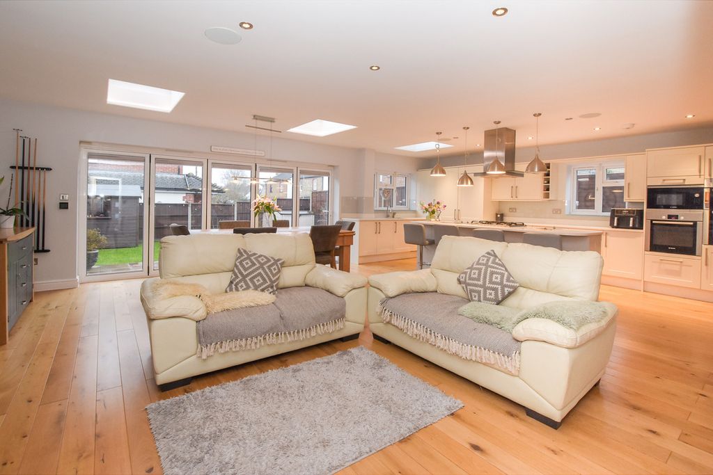 Property photo 2 of 34