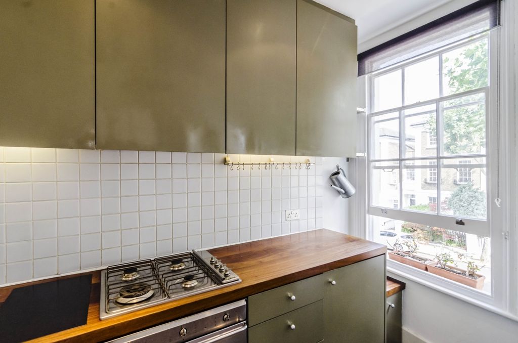 Property photo 3 of 6 Kitchen