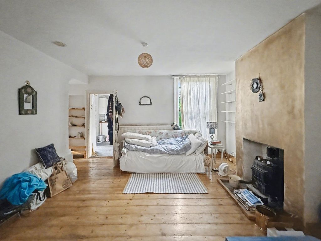 Property photo 3 of 23