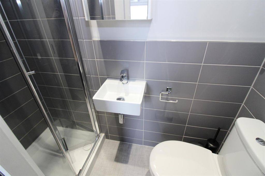 Property photo 2 of 5 Ensuite