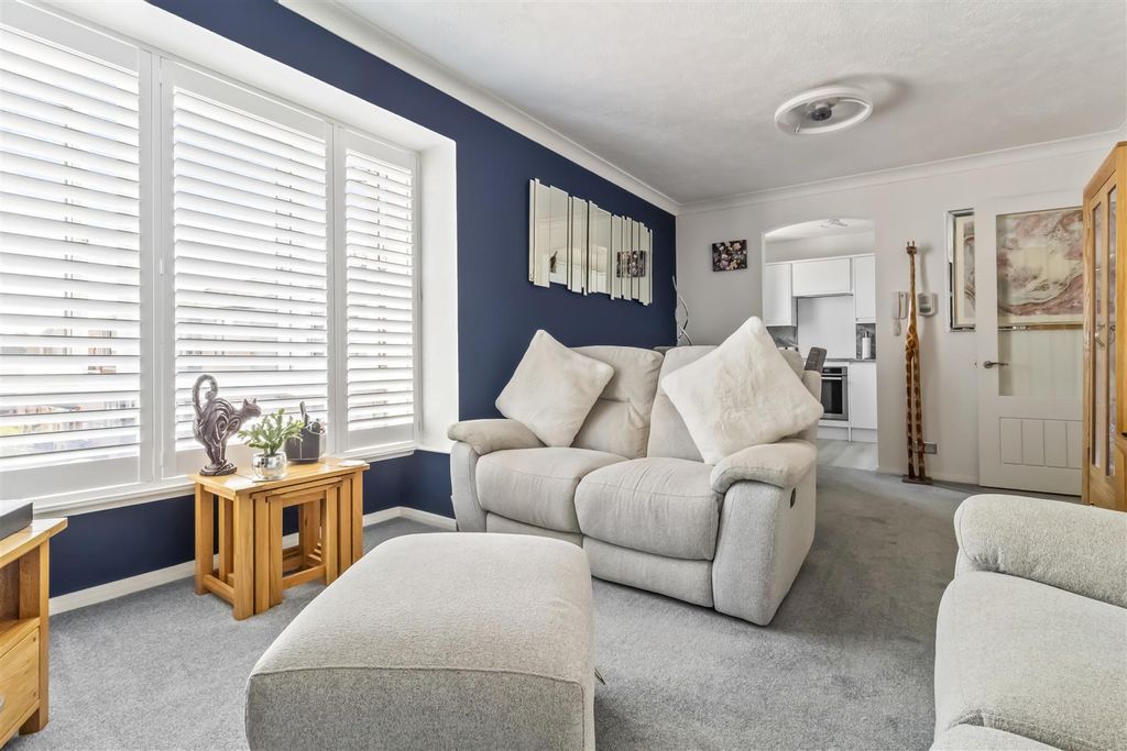 Property photo 3 of 11 45 Penrith Court-007.Jpg