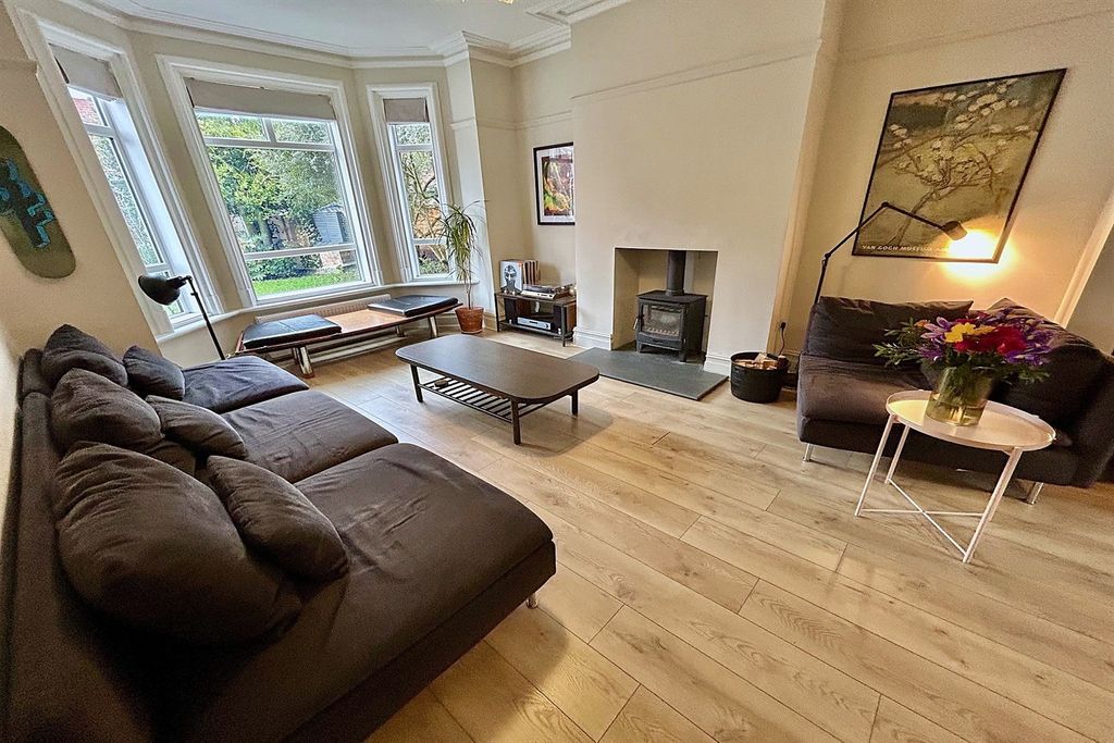 Property photo 3 of 30 Living Room