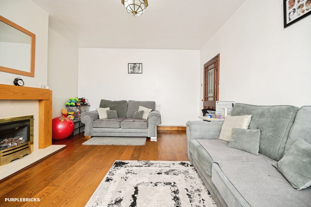 Property photo 2 of 28