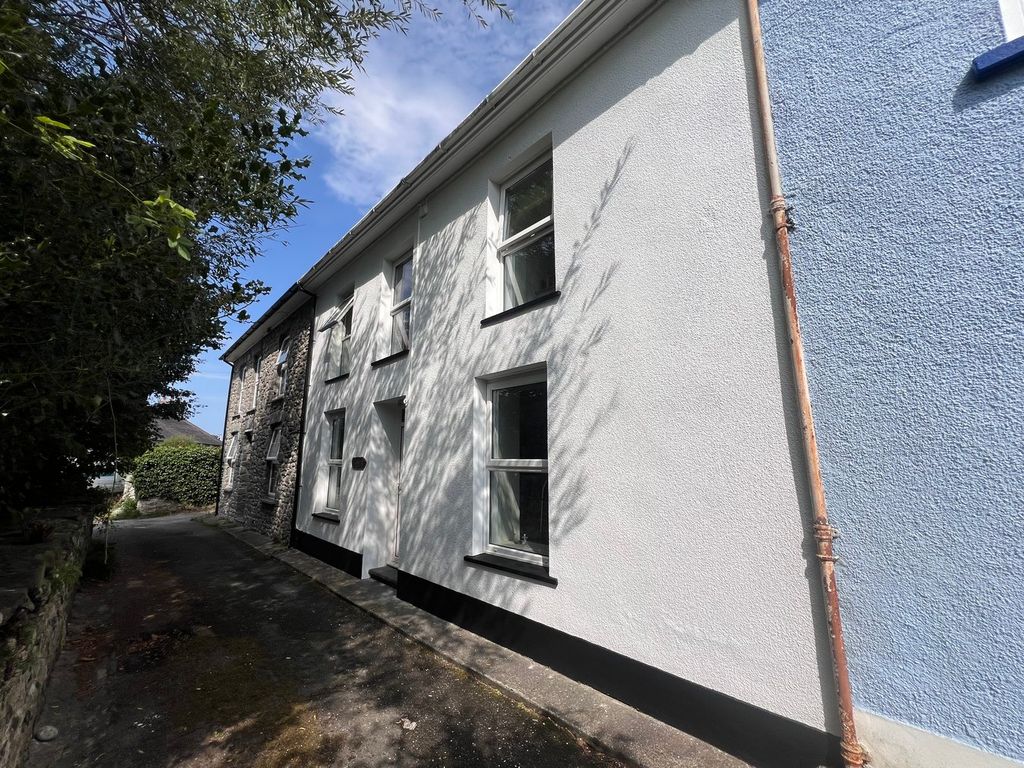 Property photo 2 of 43
