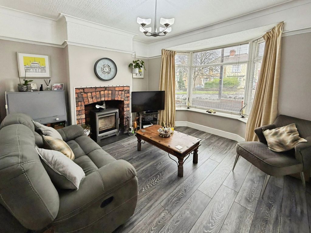 Property photo 2 of 32