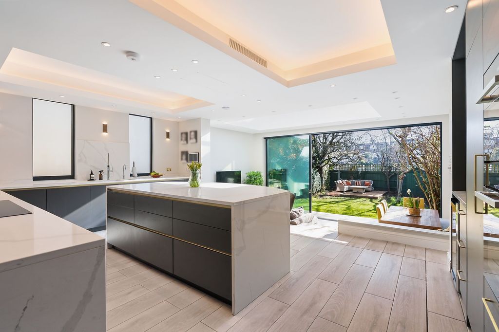 Property photo 1 of 39