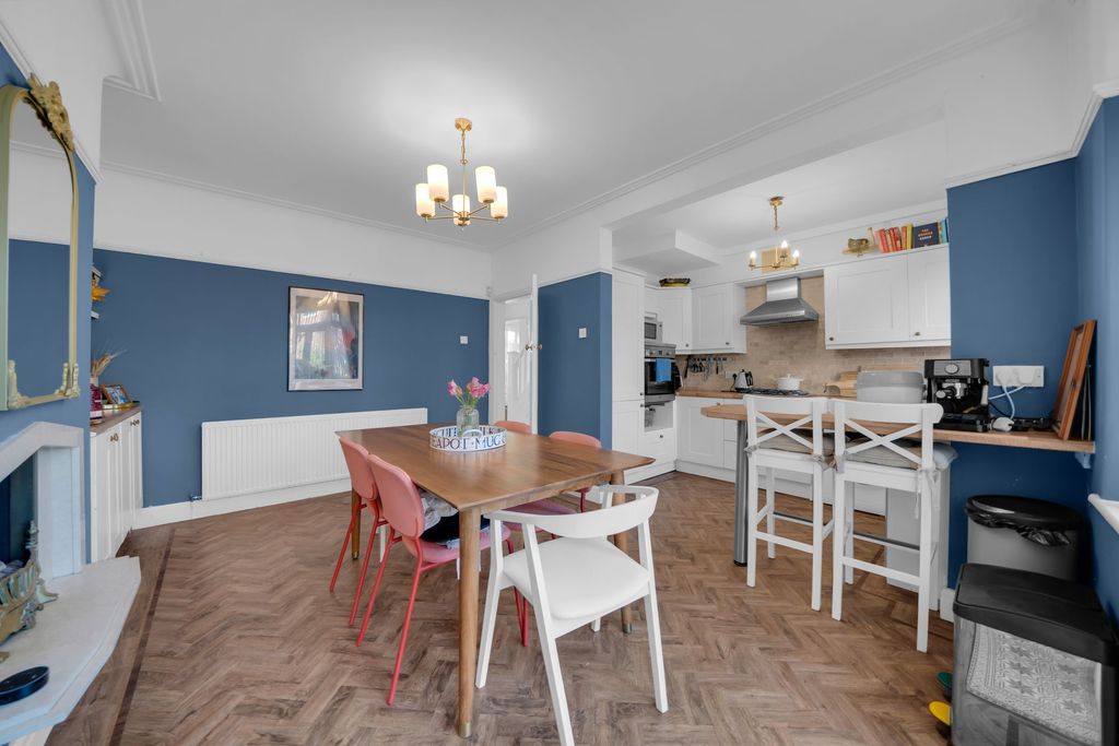 Property photo 2 of 21