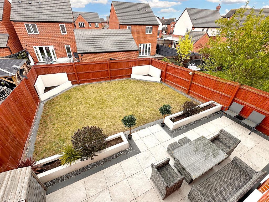 Property photo 3 of 24 Lovely Landscaped Garden 481