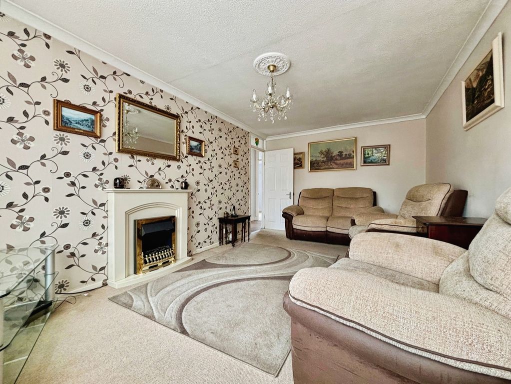 Property photo 3 of 11 Living Room