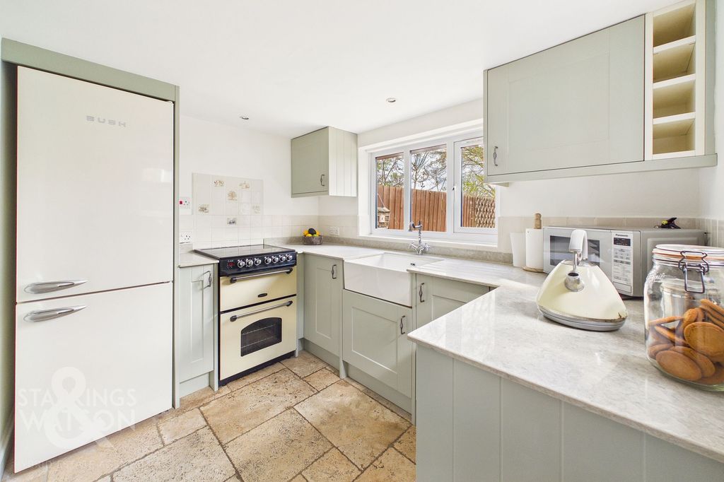 Property photo 2 of 21