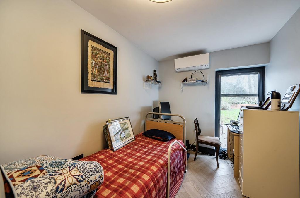 Additional image 16 of 5 bed property for saleCavendish Drive, Edgware HA8
