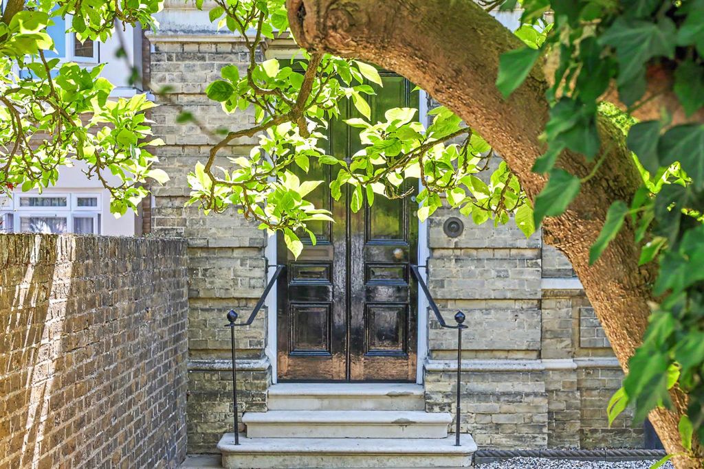Property photo 3 of 41