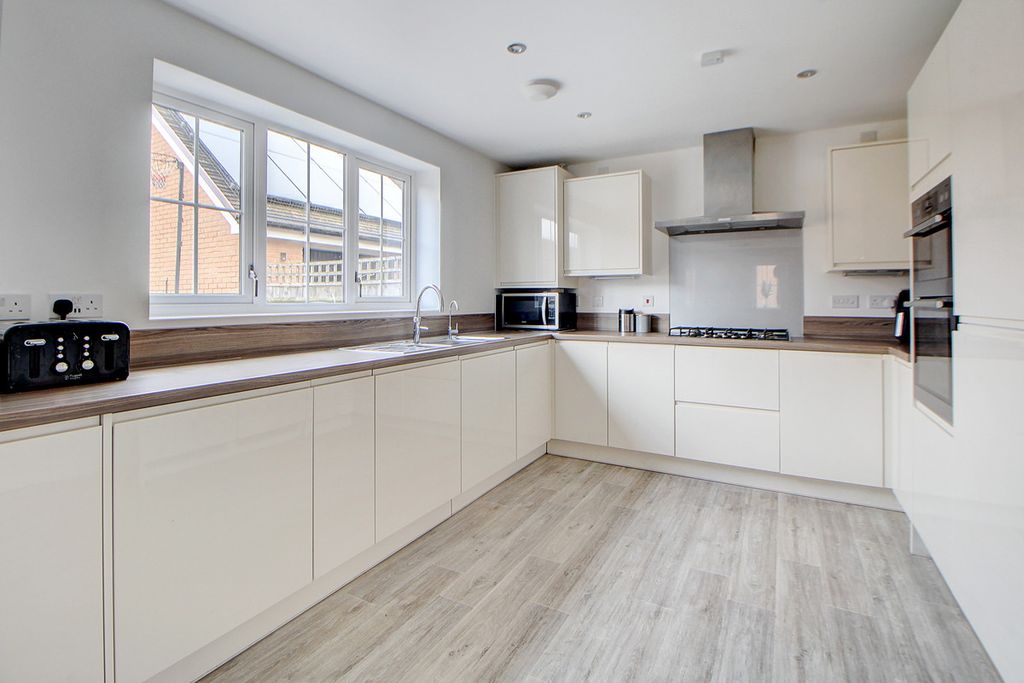 Property photo 2 of 29