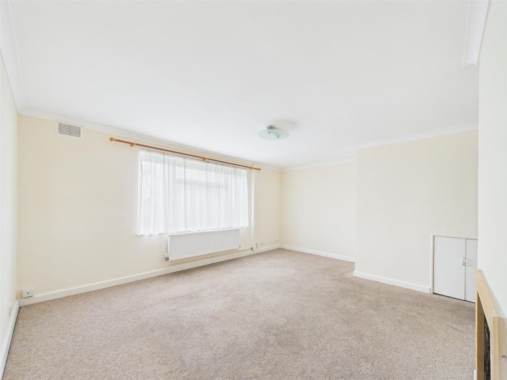 Property photo 3 of 13 Living Room