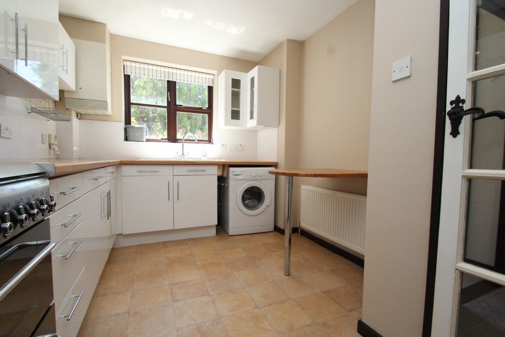 Property photo 2 of 10 Kitchen