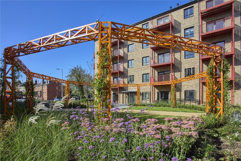 Property photo 2 of 10 Tayfen Court