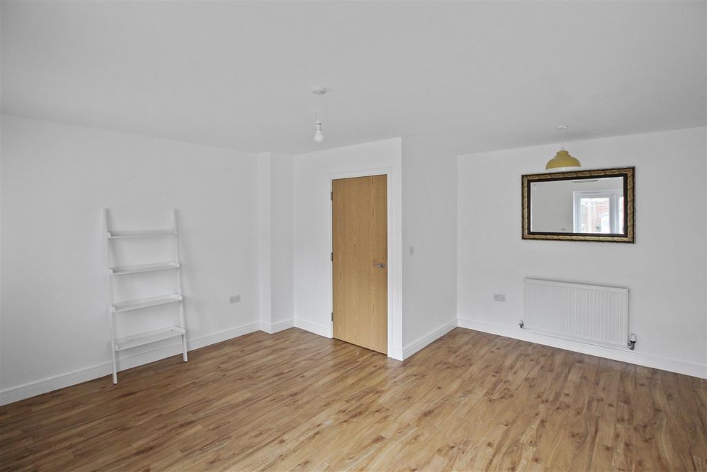 Property photo 3 of 11 Seaforth Gardens  (3).Jpeg