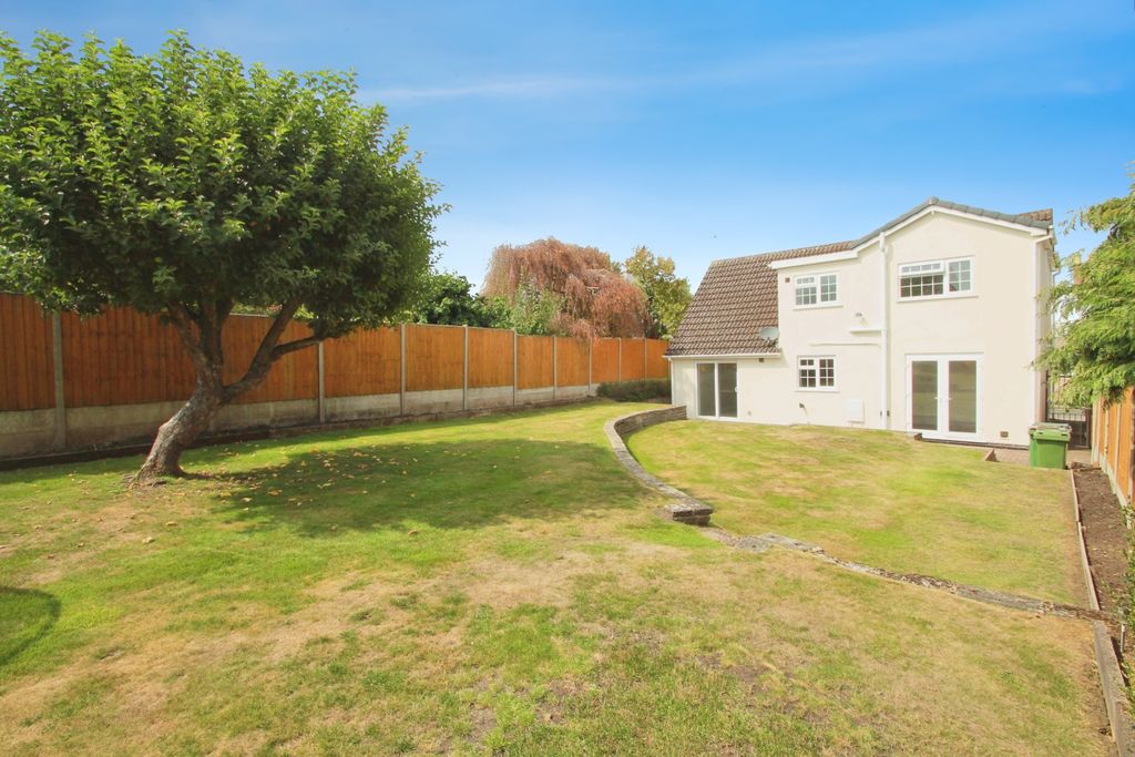 Property photo 2 of 31 Rear Garden
