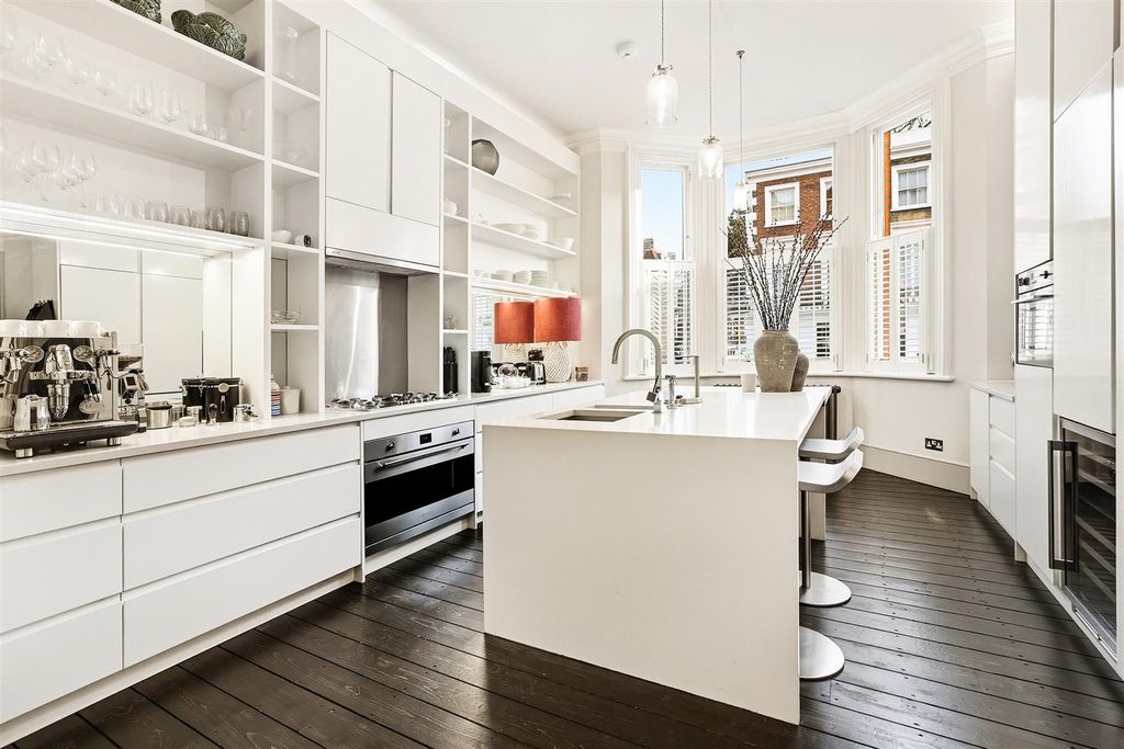 Property photo 3 of 18 98, Oakley Street (6).Jpg