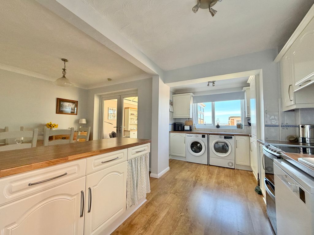 Property photo 3 of 22 Kitchen