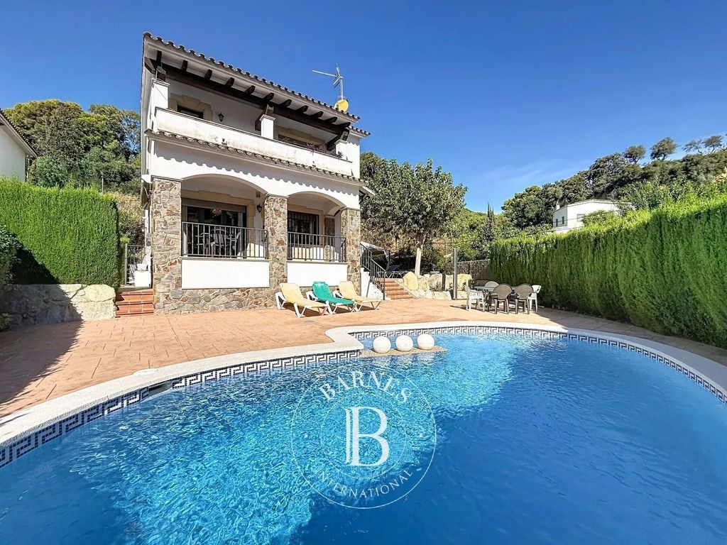 Property photo 1 of 52 House With Pool And Garden For Sale In Cabrera De Mar, Barcelona