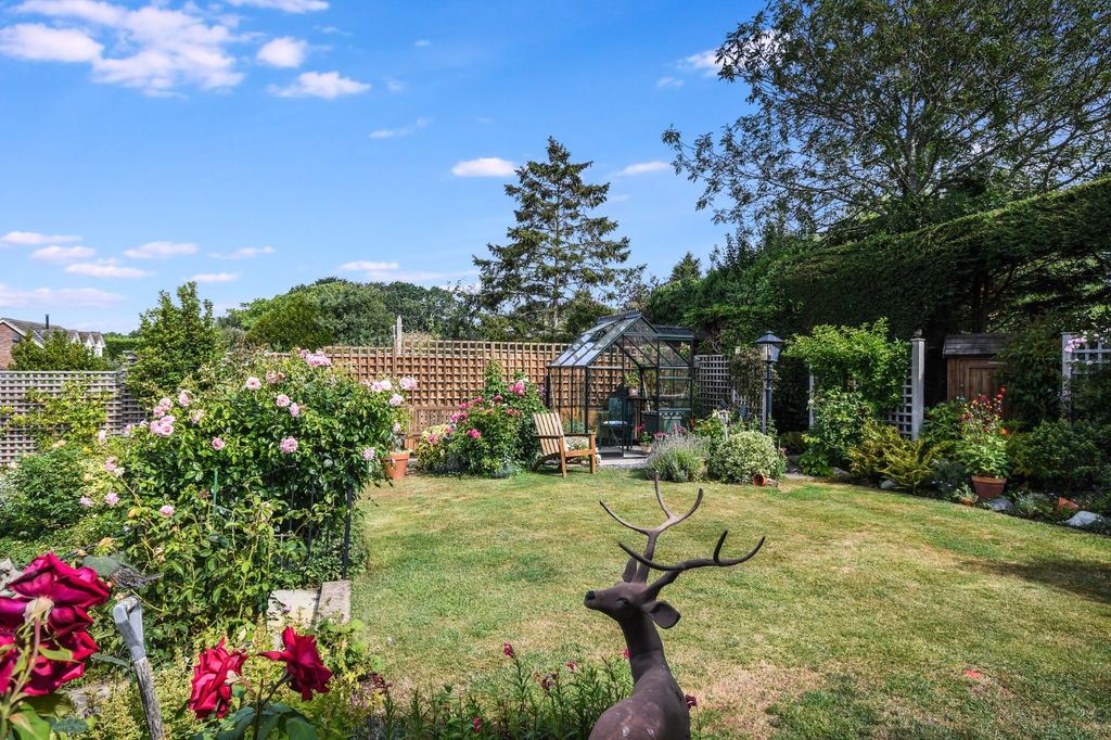 Property photo 2 of 11 Garden