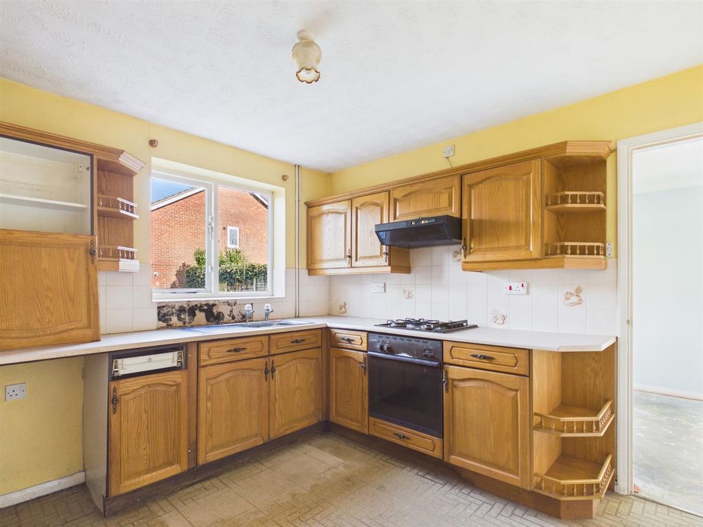 Property photo 3 of 21 Kitchen 2.Jpg