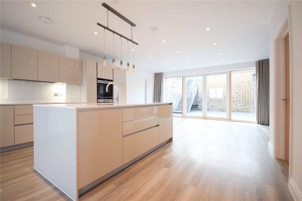 Property photo 2 of 20 Picture No. 22