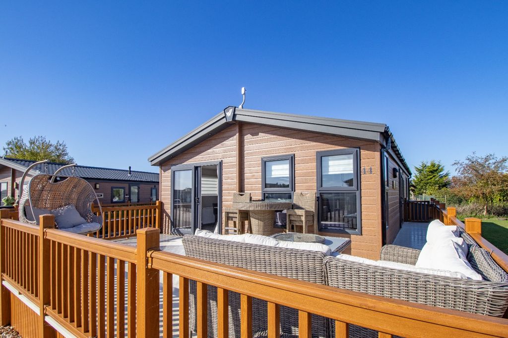 Property photo 1 of 17 4586941