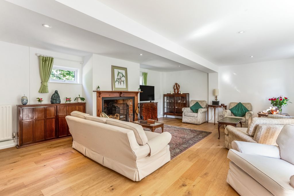 Property photo 2 of 11
