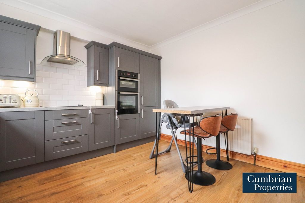 Property photo 2 of 18 Dining Kitchen