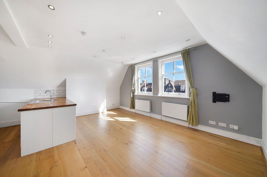 Property photo 2 of 15 Flat C, 338 Streatham High Road - Aautwrco0Knr5N5Z7Rls