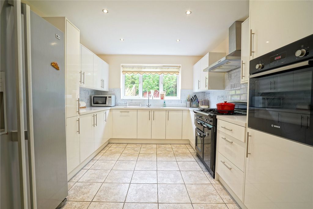 Property photo 2 of 28 Picture No. 16