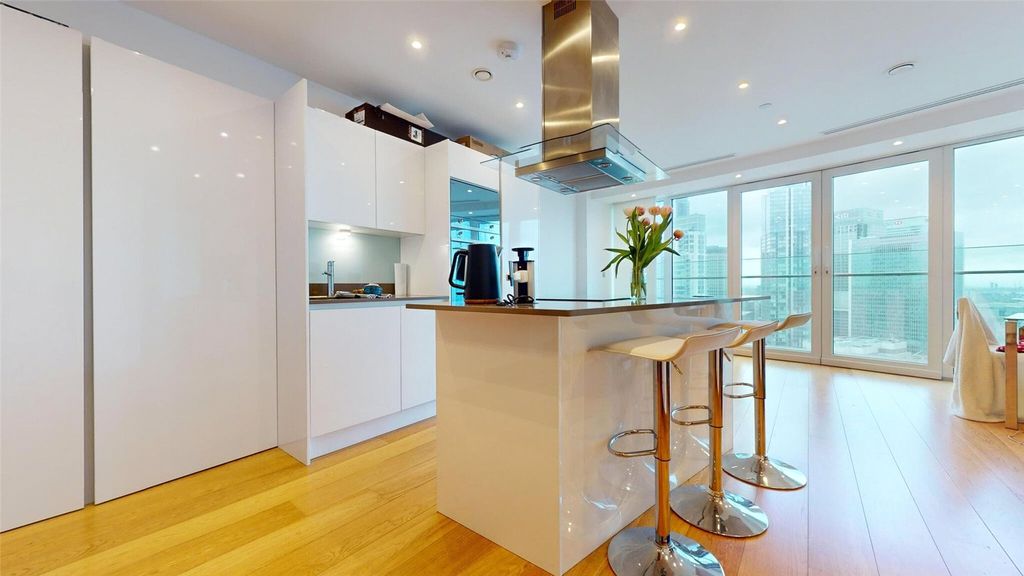 Property photo 2 of 23 Picture No. 15