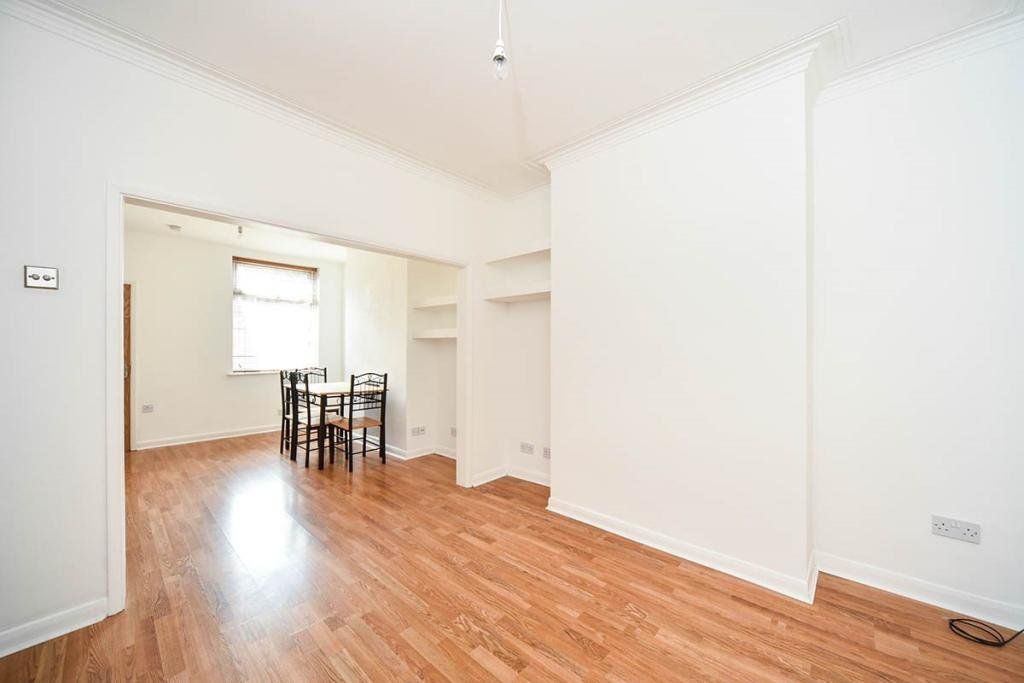 Property photo 2 of 8 Sitting/Dining Room