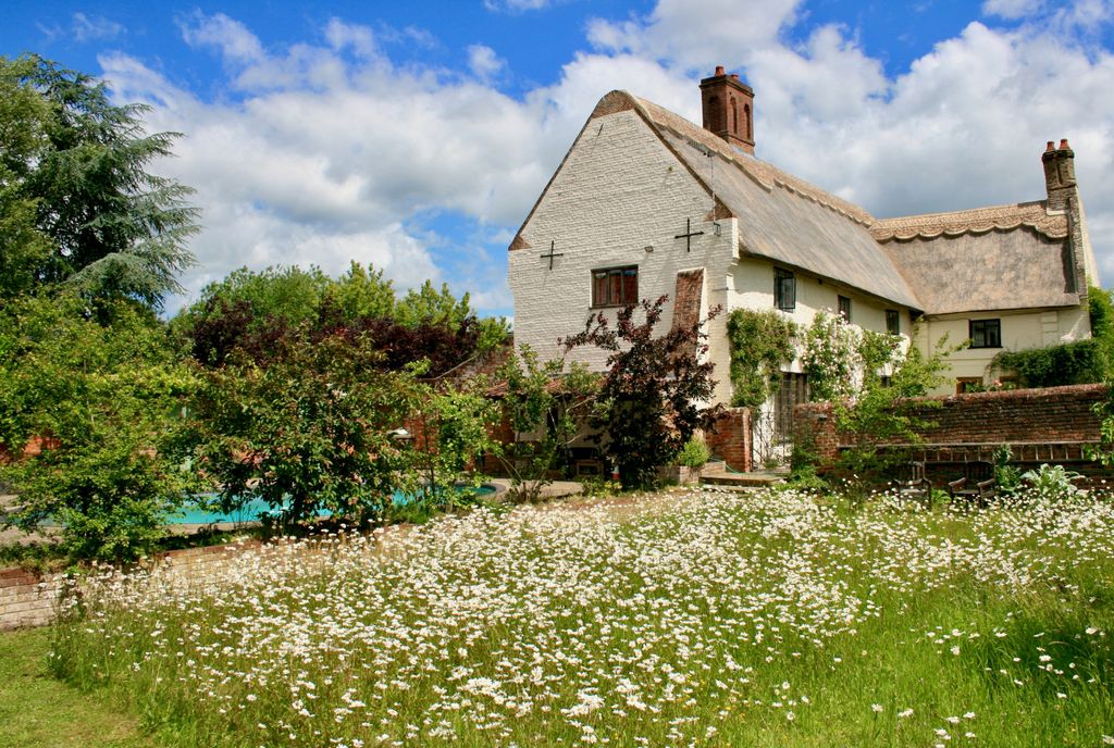 Property photo 1 of 23