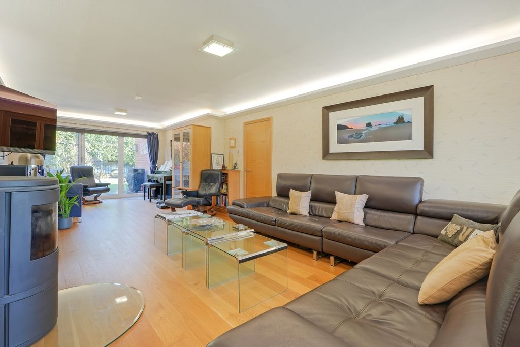 Property photo 2 of 40 Lounge